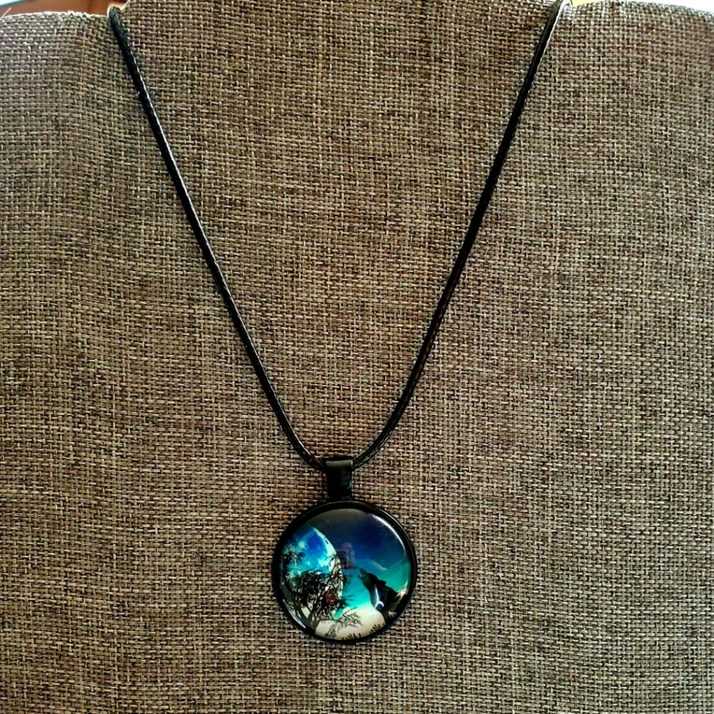 Luminous wolf necklace